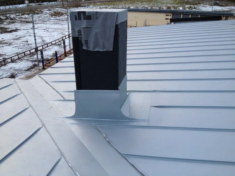 28. Renovering av stalplattak pa villa