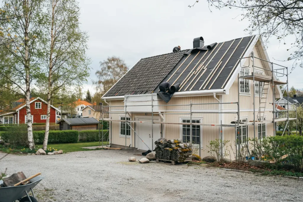 byta tak p villa tecken p slitage materialval och vad du b r t nka p f re start
